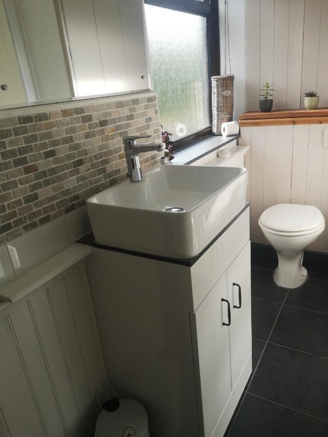 Y Cuddfan Gower Bed & Breakfast Суонзи Екстериор снимка