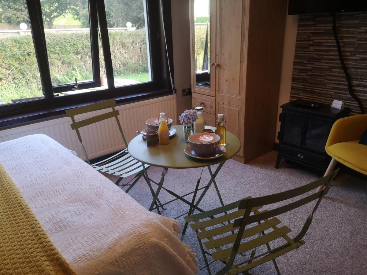 Y Cuddfan Gower Bed & Breakfast Суонзи Екстериор снимка
