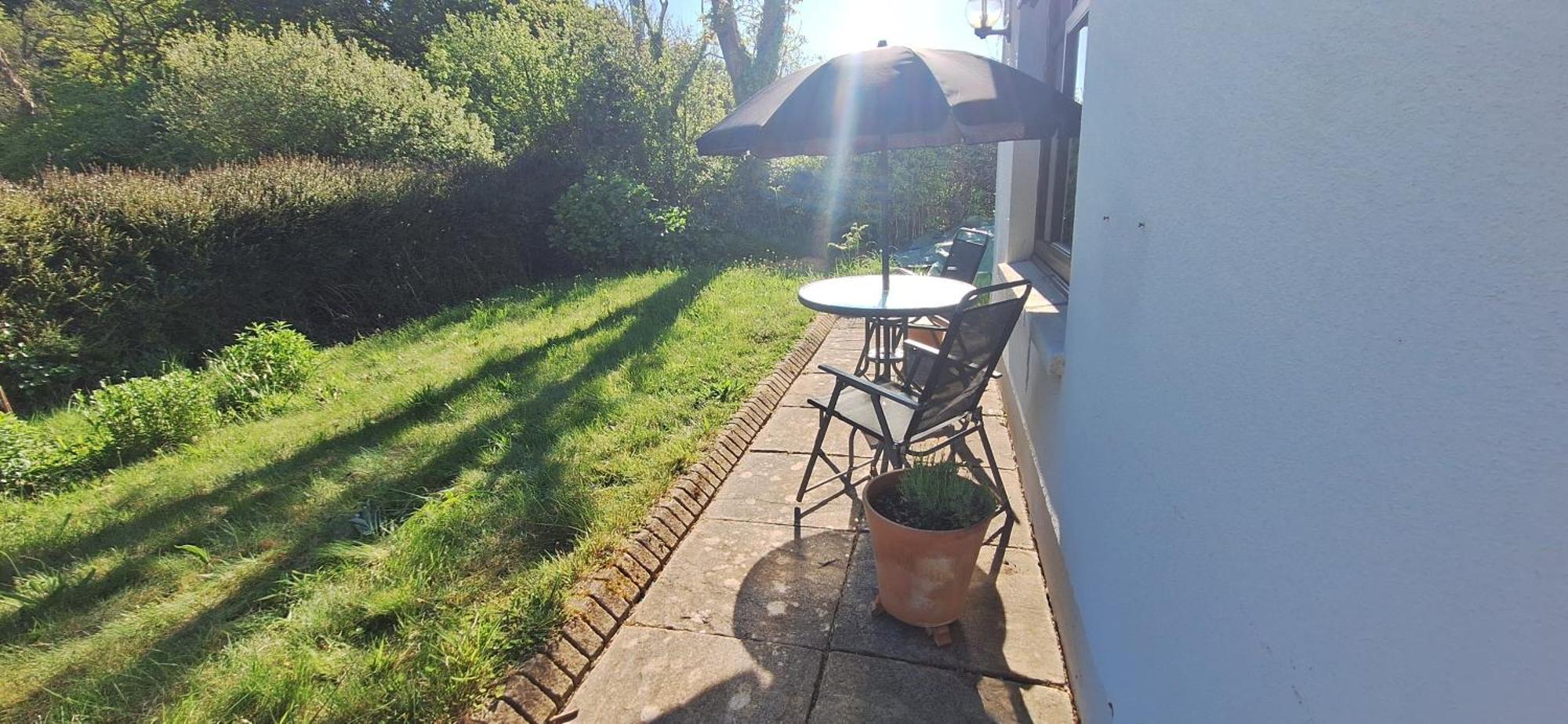 Y Cuddfan Gower Bed & Breakfast Суонзи Екстериор снимка